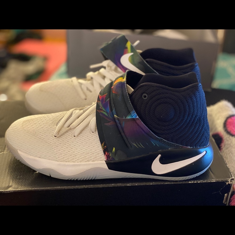 Nike Kryie 2 Parade